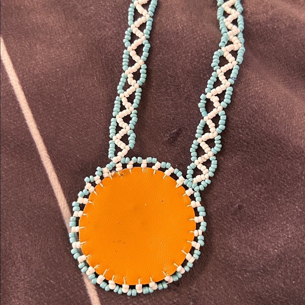 Vintage Native American Handcrafted Beaded Necklace with genuine leather - Picture 4 of 4